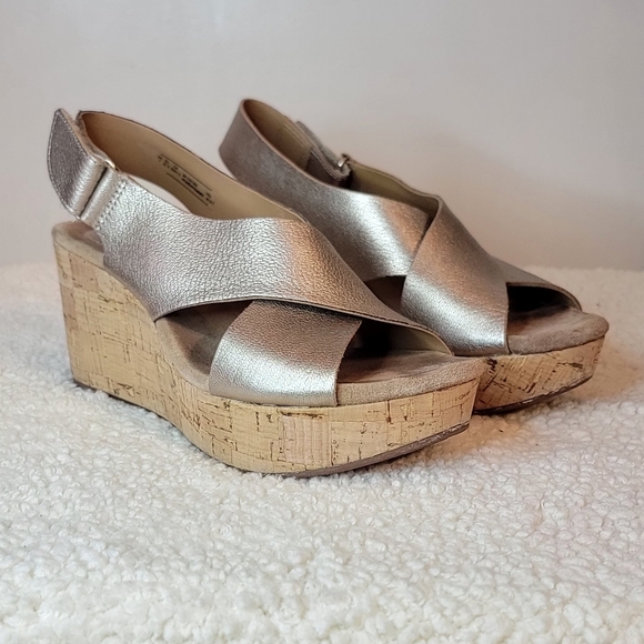 Clarks Artisan Womens Wedge - Picture 2 of 13